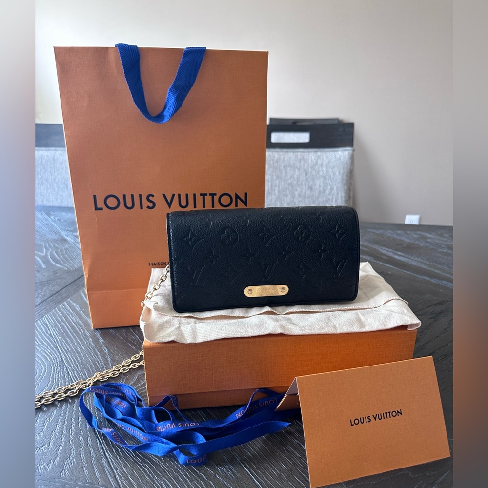 Louis Vuitton Wallet on Chain Lily